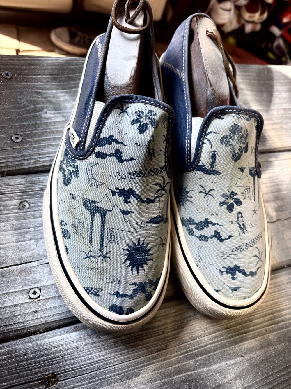 Vans slip on sneakers with blue and white oriental-style print Womens 10 - Picture 2 of 8